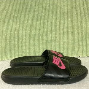 Nike Womens Black w/Pink Comfort Slip On Casual Slides Sandals Shoes - Size US 7